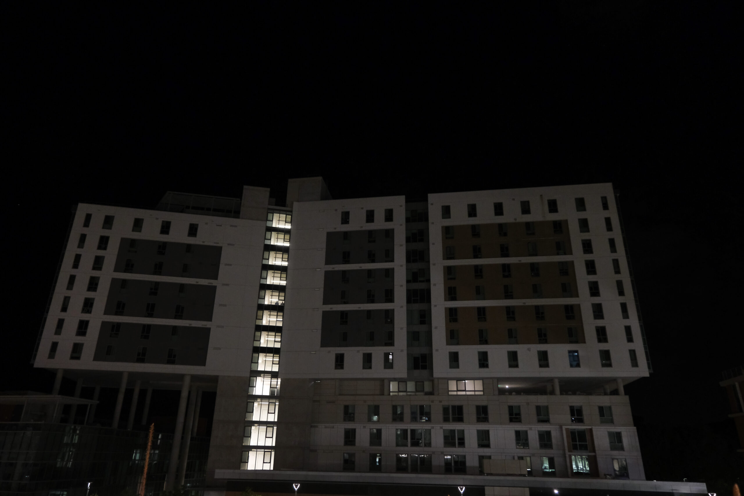 Power Outage Leaves Thousands Without Power During Winter Quarter 2023 ...